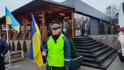"Автопроїзд єдності": на Черкащині з'єднали прапори зі сходу та заходу України "Автопроїзд єдності": на Черкащині з'єднали прапори зі сходу та заходу України