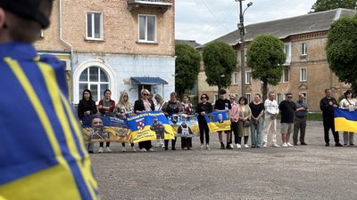 "Чекають щодня": у селищі на Волині — перша акція на підтримку безвісти зниклих бійців "Чекають щодня": у селищі на Волині — перша акція на підтримку безвісти зниклих бійців