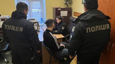 У Львові затримали чоловіка після продажу ручної гранати
