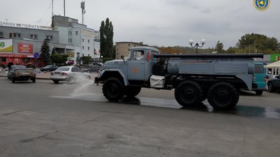 У Каневі дезинфікують вулиці та громадські місця У Каневі дезинфікують вулиці та громадські місця