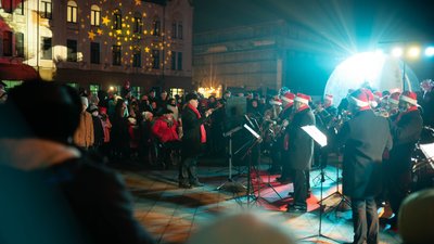 У Житомирі в день Святого Миколая урочисто відкрили ялинку У Житомирі в день Святого Миколая урочисто відкрили ялинку