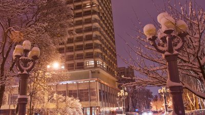 Ліхтарі в Маріїнському парку Ліхтарі в Маріїнському парку