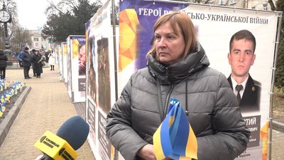 "Ціна війни": у центрі Тернополя вшановують загиблих військовослужбовців