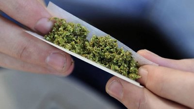 Закарпатець сховав марихуану від поліцейських у роті