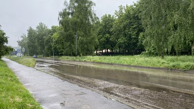 "Вода була вище бордюру": наслідки негоди у Полтаві "Вода була вище бордюру": наслідки негоди у Полтаві