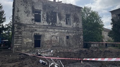 Наслідки ракетного удару РФ по території лікарні у Салтівському районі Харкова