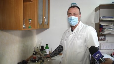 У Житомирі перевірили на вміст нітратів ранню полуницю від українського виробника У Житомирі перевірили на вміст нітратів ранню полуницю від українського виробника