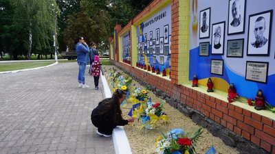 У Тростянці відкрили алею історії та пам'яті загиблим військовослужбовцям У Тростянці відкрили алею історії та пам'яті загиблим військовослужбовцям