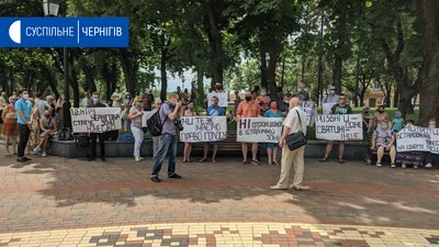 На алеї біля істфаку люди протестували проти встановлення колеса огляду На алеї біля істфаку люди протестували проти встановлення колеса огляду