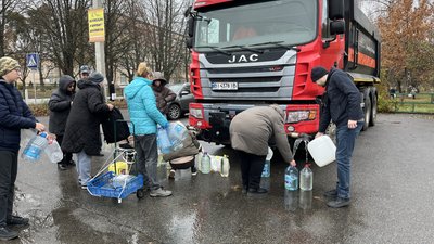 Черги по технічну воду: яка ситуація у Полтаві Черги по технічну воду: яка ситуація у Полтаві
