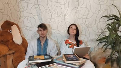 Педагоги дитячого гуртка на Запоріжжі читають казки на ніч для дітлахів