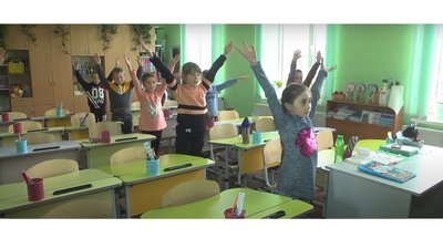 У гімназії на Буковині немає спортзалу – фізкультуру проводять в класах. СУСПІЛЬНЕ | ВІДЕОНОВИНИ