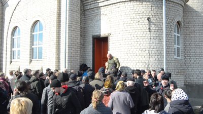 На Житомирщині парафіяни з перепалками та бійками потрапили до церкви