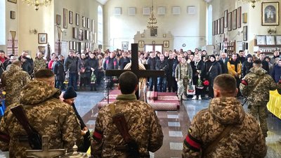 У Полтаві попрощаються з трьома полеглими захисниками