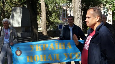 У Дніпрі вшанували пам'ять повстанців, страчених сто років тому більшовиками. Фоторепортаж У Дніпрі вшанували пам'ять повстанців, страчених сто років тому більшовиками. Фоторепортаж