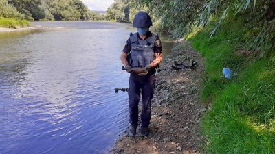 Вибухівку часів Другої світової війни виявили в Ужгороді на дні річки