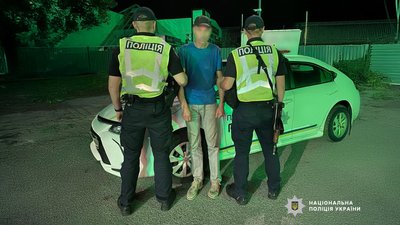 Правоохоронці затримали чоловіка, якого підозрюють в грабежі жінки у Чернігові