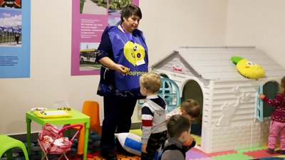 В Ужгороді відкрили центр підтримки вимушених переселенців "Я — Маріуполь" В Ужгороді відкрили центр підтримки вимушених переселенців "Я — Маріуполь"