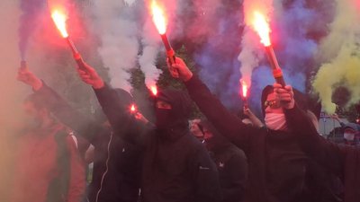 «Руки геть від патріотів»: у Чернігові пройшов мітинг під обласним управлінням поліції. РЕПОРТАЖ
