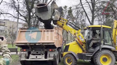 Демонтований пам'ятник Жукову у Харкові вивезли на смітник Демонтований пам'ятник Жукову у Харкові вивезли на смітник