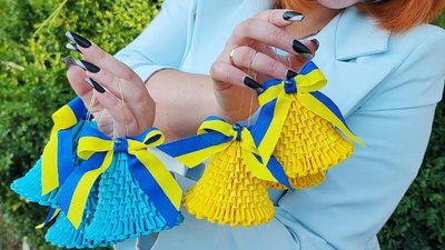 Христина Глухан виготовила жовті і блакитні дзвоники Христина Глухан виготовила жовті і блакитні дзвоники