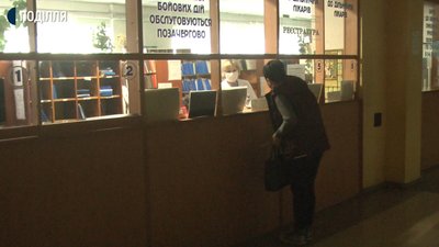 Хмельничан просять скасувати планові візити до сімейних лікарів. За потреби звертатись телефоном