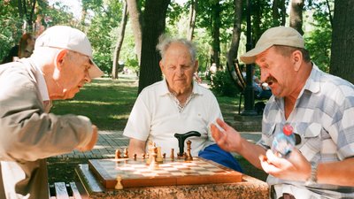 Екскурсії, спів та майстер-класи. У Чернівецькій області відкрили центри дозвілля для старших людей