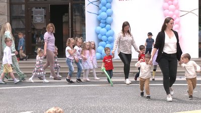 Подвійне щастя: у Рівному відбувся парад двійнят та близнят