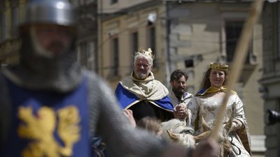 Олекса Кравчук в образі короля. День міста, 2021 рік.