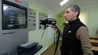 На Рівненщині електрозварників почали навчати з допомогою VR-тренажерів На Рівненщині електрозварників почали навчати з допомогою VR-тренажерів