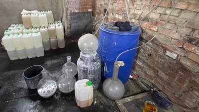 У Сумському районі правоохоронці припинили діяльність нарколабораторії