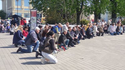 "Мрія про сина": у Луцьку попрощалися із загиблим на Харківщині Миколою Шевчуком "Мрія про сина": у Луцьку попрощалися із загиблим на Харківщині Миколою Шевчуком