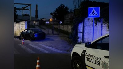 ДТП, поліція, Івано-Франківськ, Tesla