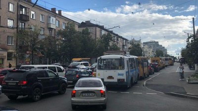 У Чернігові через перекриття Шевченка – затори на чотирьох вулицях