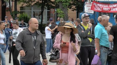 «Прийшли відстоювати наші землі»: у Полтаві протестували проти відкриття ринку землі «Прийшли відстоювати наші землі»: у Полтаві протестували проти відкриття ринку землі