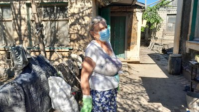 Рятували людей з затоплених будинків, тепер розчищають завали. Як у Херсоні долають наслідки затоплення Рятували людей з затоплених будинків, тепер розчищають завали. Як у Херсоні долають наслідки затоплення