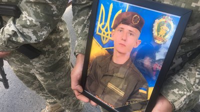 У Полтаві прощаються із воїнами, які загинули під час оборони України У Полтаві прощаються із воїнами, які загинули під час оборони України