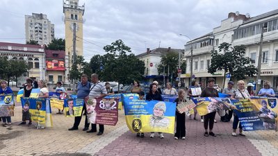 Акція на підтримку полонених та зниклих безвіти