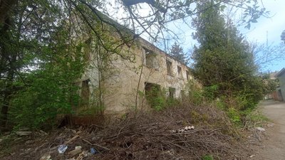 У Кривому Розі поблизу закинутої будівлі знайшли мертвою 15-річну дівчину: що відомо У Кривому Розі поблизу закинутої будівлі знайшли мертвою 15-річну дівчину: що відомо