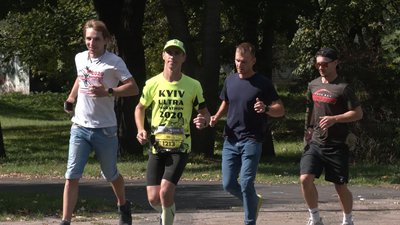 Чернігівець з діагнозом ДЦП подолав 100 кілометрів бігу та встановив рекорд України Чернігівець з діагнозом ДЦП подолав 100 кілометрів бігу та встановив рекорд України