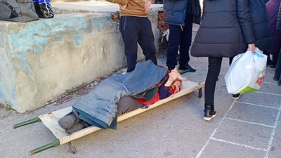 Готові на все, аби повернути селищу життя: як жителі Житомирщини допомагають відновлювати Макарів Готові на все, аби повернути селищу життя: як жителі Житомирщини допомагають відновлювати Макарів