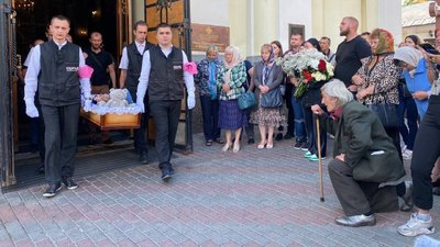 У Вінниці прощаються з чотирирічною Лізою, яка загинула внаслідок ракетного обстрілу