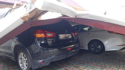 На Тернопільщині вітер зірвав дах з будинку На Тернопільщині вітер зірвав дах з будинку