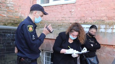 У Рівному затримали підозрюваних у шахрайстві за схемою "ваш родич у ДТП"