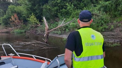 На Чернігівщині шукають потонулу дитину На Чернігівщині шукають потонулу дитину