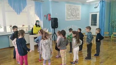 "І дитина рада, і ми раді". Іванофранківці повели дітей у садочки "І дитина рада, і ми раді". Іванофранківці повели дітей у садочки