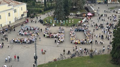 12 кілометрів подолали учасники велопробігу у вишиванках у Луцьку 12 кілометрів подолали учасники велопробігу у вишиванках у Луцьку