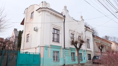 Вілла "Хелен" та домівки ботаніка і художниці. Історії трьох чернівецьких будинків Вілла "Хелен" та домівки ботаніка і художниці. Історії трьох чернівецьких будинків