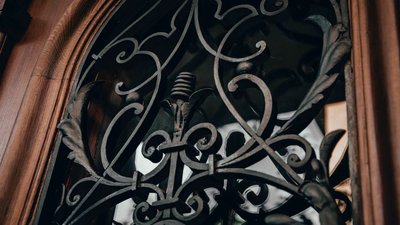 У Львові відреставрували історичну браму на вулиці Котляревського