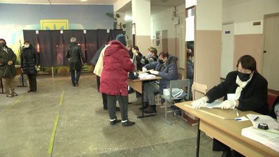 Карантинні заходи та низька явка: як проходили вибори у Херсоні